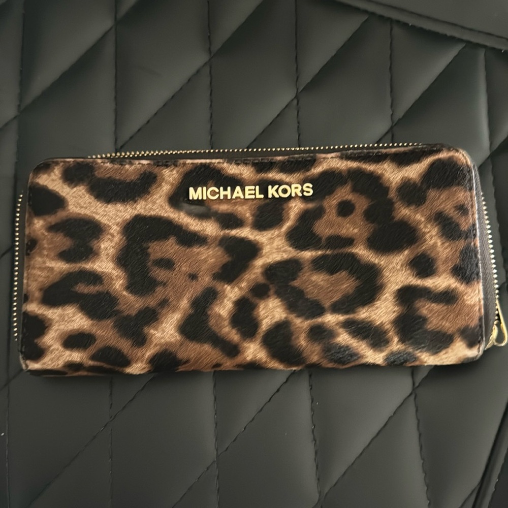 Michael Kors famously x leopard wallet in excellent condition